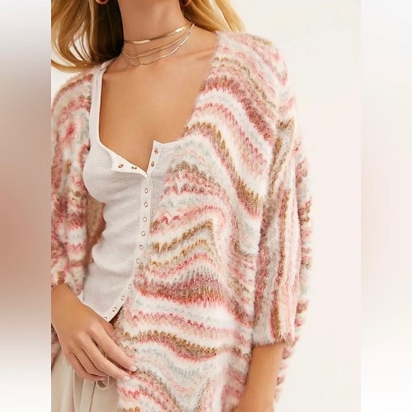 Free People OS Mermaid Eyelash Cocoon Cardi
Open Sweater Soft Knit Cardigan Pink - Picture 2 of 13